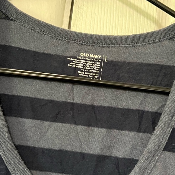 Y2K Henley - Picture 4 of 5